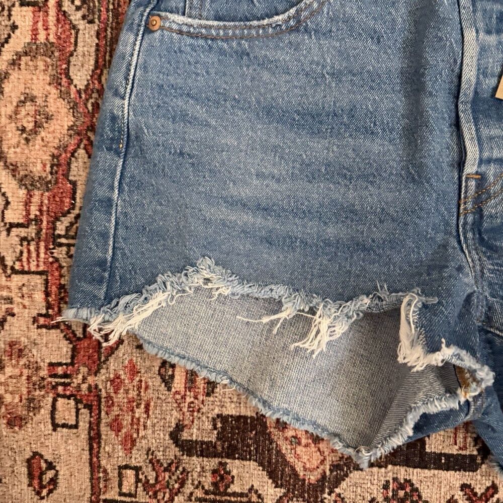 Levi’s 501 High Rise Women’s Shorts Size 28 Medium Wash Cut Off Blue Denim NWT - Picture 6 of 15